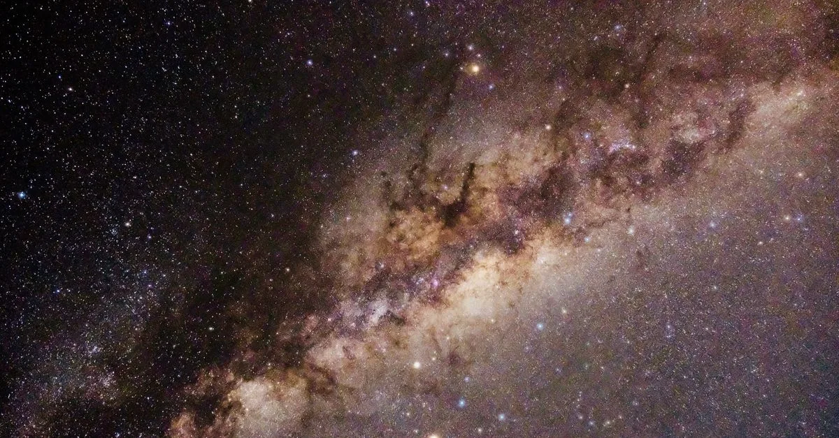 Galaksi Tanpa Materi Gelap Tantang Pemahaman Astronomi dan Evolusi Galaksi