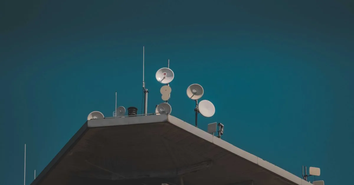SpaceX Siap Luncurkan 26 Satelit Starlink Baru, Sementara Amazon Menghadapi Kendala