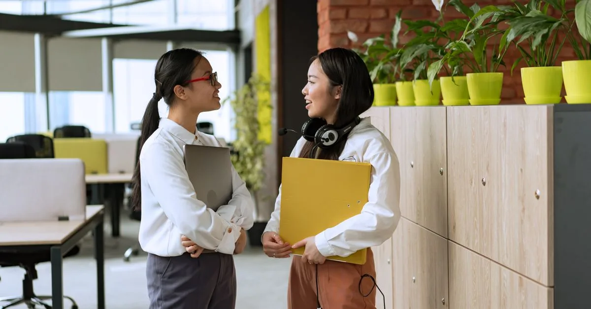 Pekerja Cina Ciptakan Cara Kreatif Atasi Dampak Negatif Lingkungan Kantor